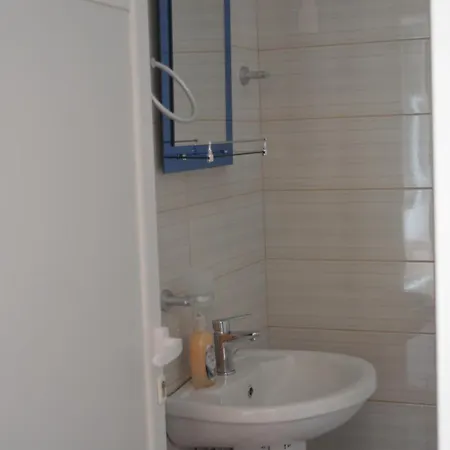 Tolis Rooms Himare Exterior photo