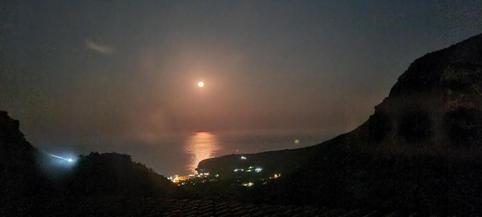 Tolis Apartment Himare